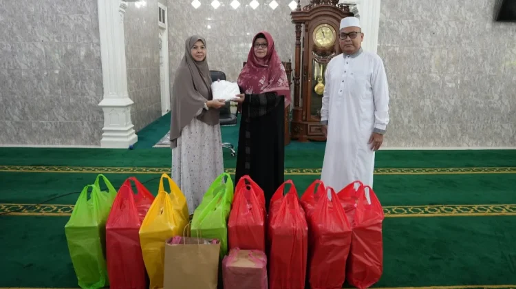 Persatuan Wanita Patra Kilang Dumai Bagian 100 Paket Makan Siang Jumat Berkah