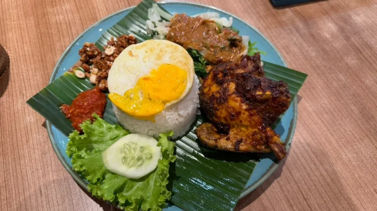 Nasi Ayam Bakar Pecel Solo Menu Sehat