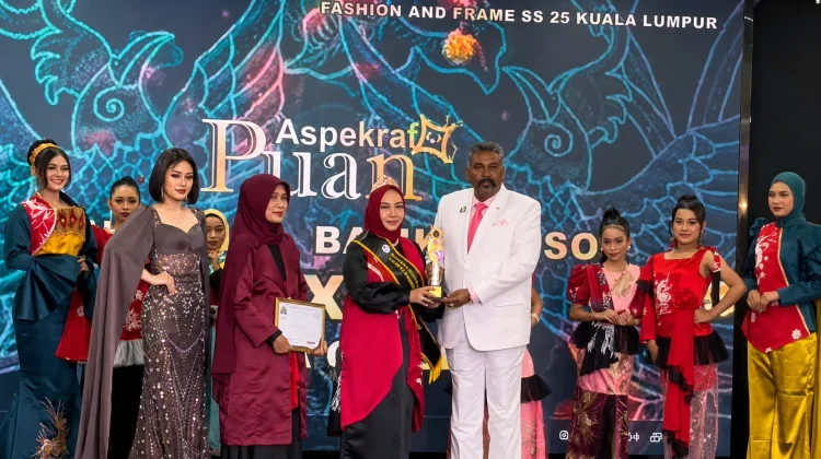 Batik Kloso Riau Tampil di Fashion In Frame Kuala Lumpur