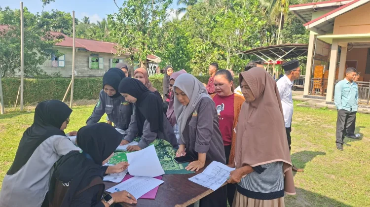 KKN Sebauk UNRI dan Bulog Bengkalis Gelar Bazar Pangan Murah