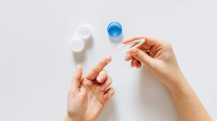 Jangan Asal Pakai Softlens, Kenali Cara Aman Menggunakannya