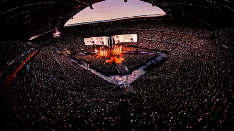 Penampilan Perdana "Louder Than Bombs" di Konser "ARIRANG" Munich, Jerman
