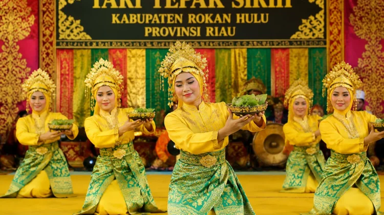 Tari Tepak Sirih Identitas Budaya dan Simbol Penghormatan Masyarakat Rokan Hulu