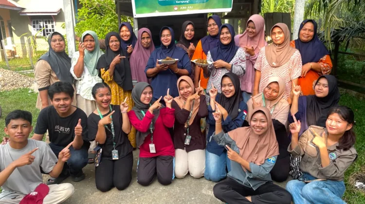 Mahasiswa KUKERTA UNRI Ajak Warga Desa Olah Singkong Jadi "Katabal"