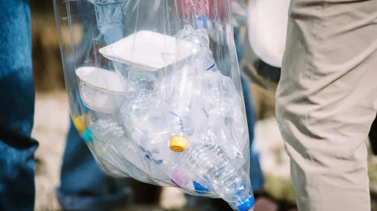 Sepuluh Cara Mengurangi Limbah Plastik dalam Kehidupan Sehari-hari