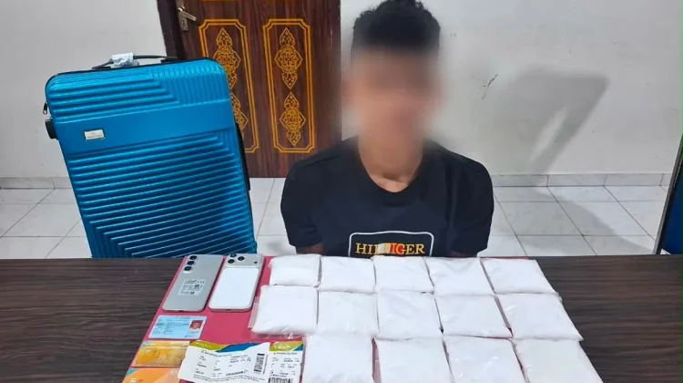 Polda Riau Tangkap Kurir 2 Kg Sabu di Bandara SSK II Pekanbaru