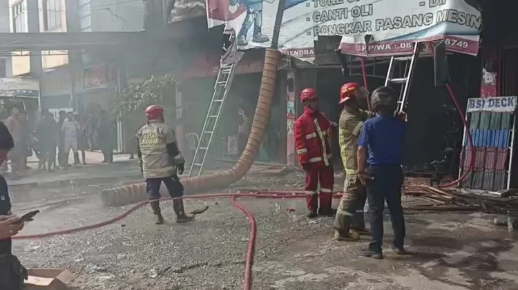 Kebakaran Ruko Tiga Lantai di Jalan Jenderal, Kerugian Ditaksir Ratusan Juta