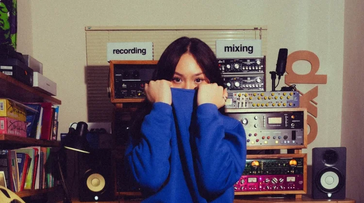 Agatha Chelsea Rayakan Kemandirian lewat Single 'good alone'