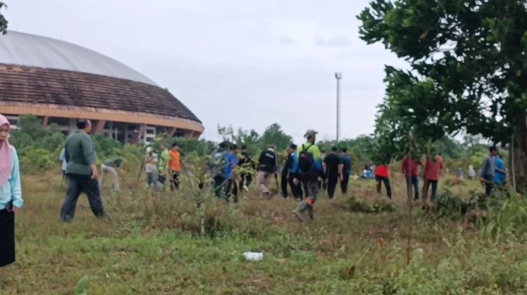 Menjelang Hari Jadi ke-69 Riau, Ratusan ASN Gotong Royong di Stadion Utama