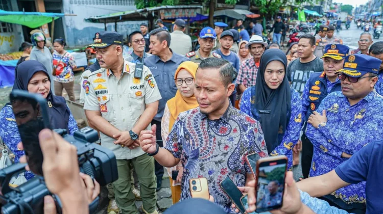 Pemko Pekanbaru Tata Kawasan Pasar Kodim, Jalan Teratai Segera Diaspal Ulang