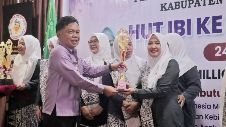 HUT IBI Ke-75, Bupati Asmar: Bidan Garda Terdepan Pelayanan Kesehatan Ibu dan Anak