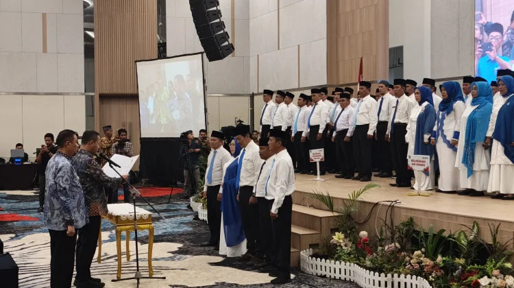 Wali Kota Pekanbaru Kukuhkan 150 RT/RW Bukit Raya