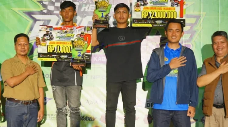 Plt Bupati Muklisin Tutup Drag Bike HUT Bhayangkara