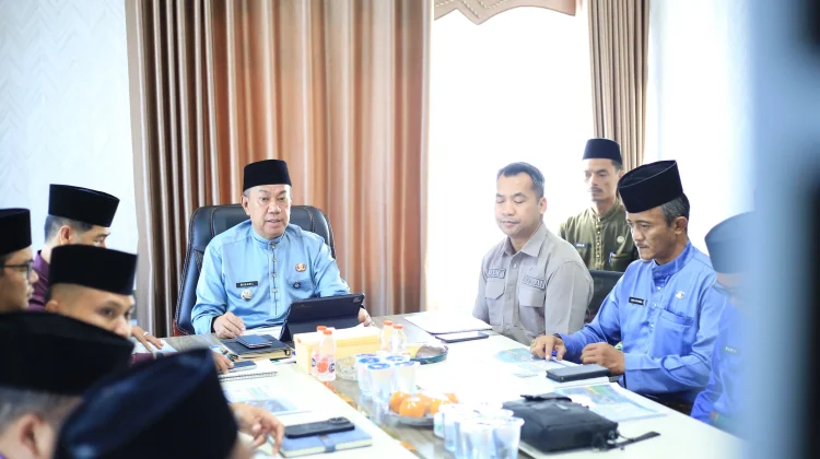 Wabup Meranti Serahkan Santunan BPJS Rp52 Juta