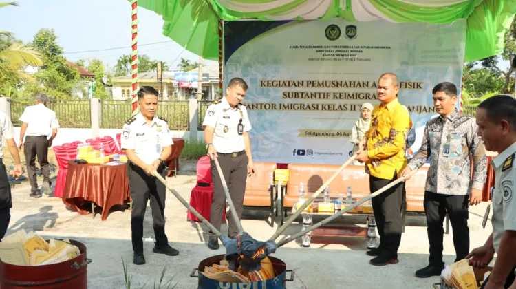 Kantor Imigrasi Selatpanjang Musnahkan 42.012 Berkas Arsip