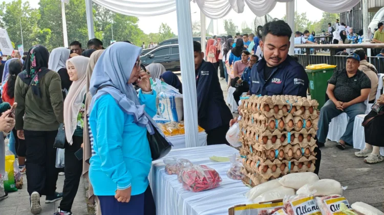 Pasar Murah Semarakkan HUT Ke-69 Provinsi Riau di Stadion Utama