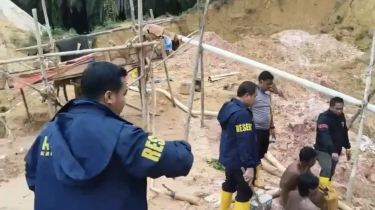 Polisi Bekuk Enam Pelaku PETI di Hulu Kuantan, Peralatan Disita