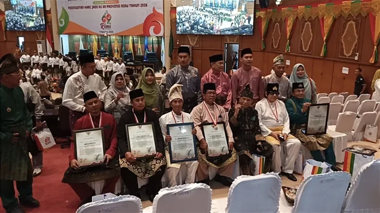 HUT ke-69 Riau, 10 Pahlawan Diberi Penghargaan