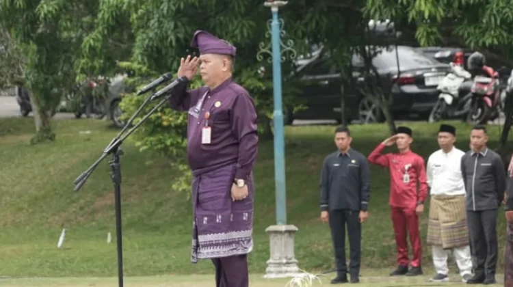 Pj Sekda Kuansing Muradi Pimpin Upacara HUT ke-69 Riau
