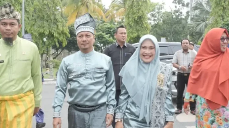 HUT Riau ke-69, Plt Bupati Muklisin Hadiri Upacara dan Paripurna di Pekanbaru