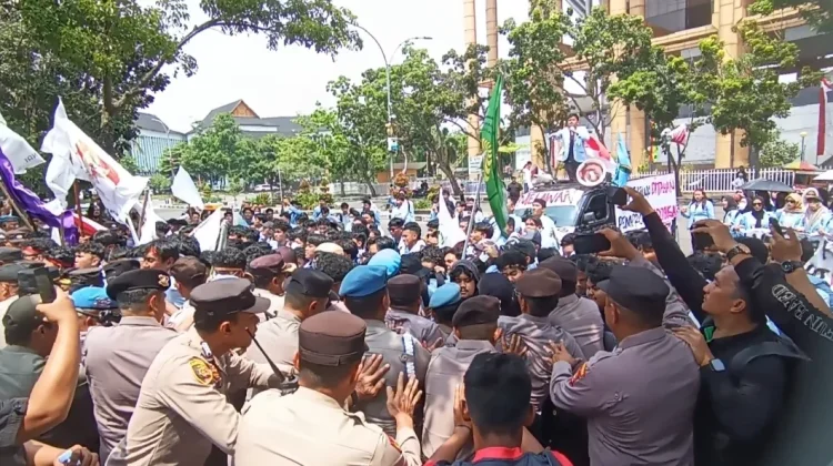 Mahasiswa Unri Tuntut Beasiswa, Karhutla dan Abrasi Diselesaikan