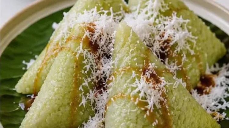 Kue Lopis yang Menggoda