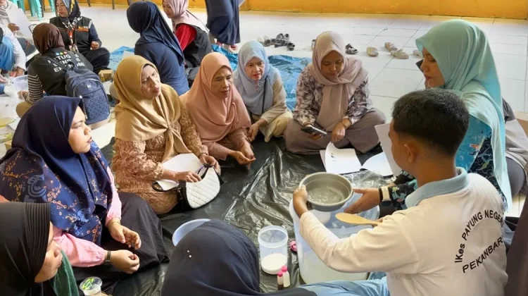 PKK Diberdayakan Melalui Inovasi Pengolahan Limbah Nanas Jadi Produk Eco Green