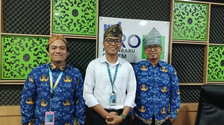 Semangat HUT ke-81 RRI, Penyiar Tetap Kenakan Atribut Daerah