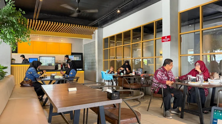 Cafe Menjadi Andalan saat Istirahat Siang Bekerja
