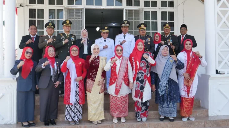 Pasukan Paskibraka Rohil Dapat Tepuk Tangan Meriah usai Kibarkan Merah Putih