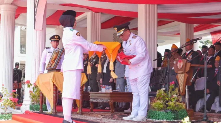 Pasukan Paskibraka Rohil Dapat Tepuk Tangan Meriah usai Kibarkan Merah Putih