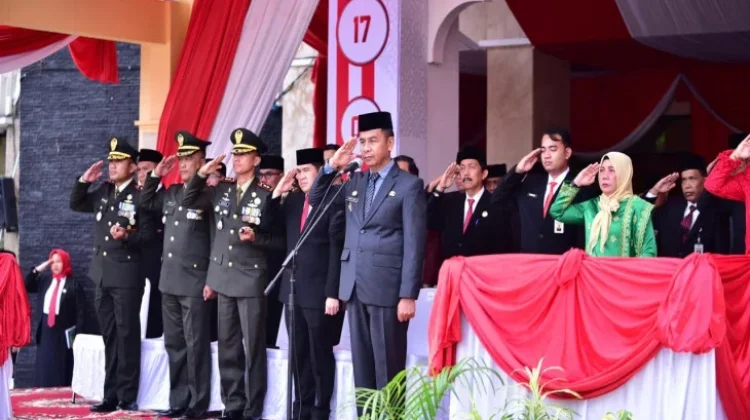 Bupati Kampar Pimpin Upacara HUT RI di Lingkungan Pemkab Kampar