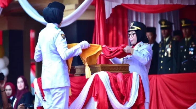 Wabup Misharti Pimpin Penurunan Bendera