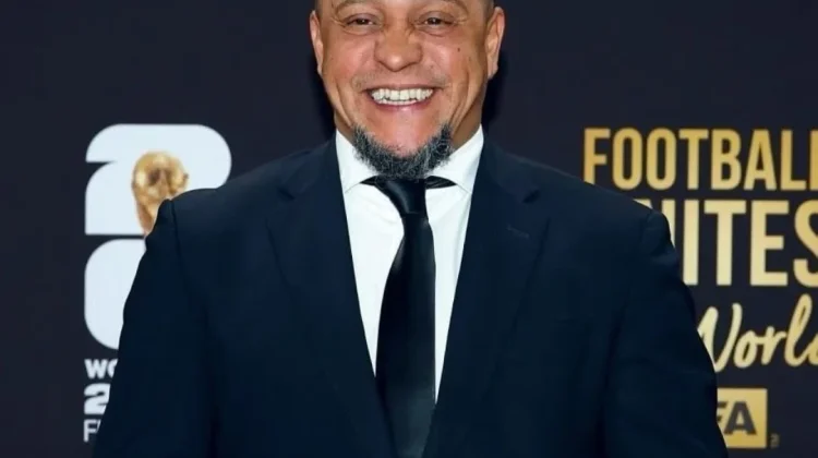 Roberto Carlos Dikabarkan Masuk Islam setelah Bertemu Syekh Jihad Hammadeh