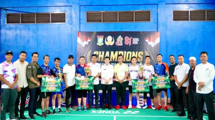 Bupati Kampar Tutup Turnamen Badminton KORPRI
