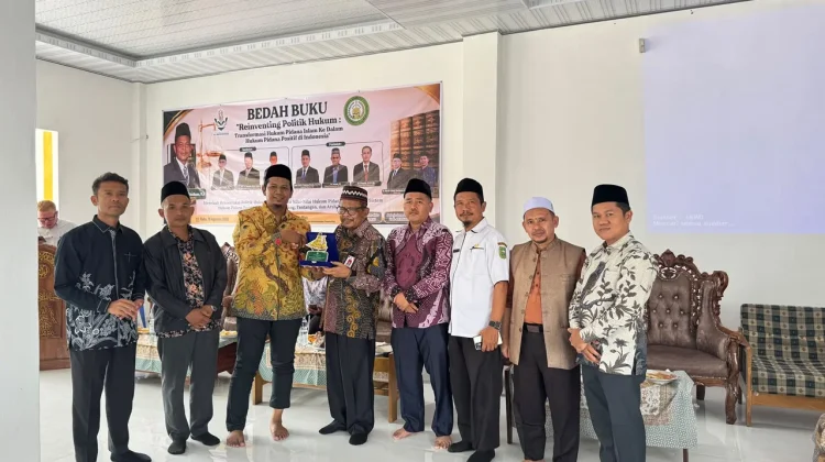 UI Alkifayah dan KAMUS Riau Bedah Buku Reinventing Politik Hukum