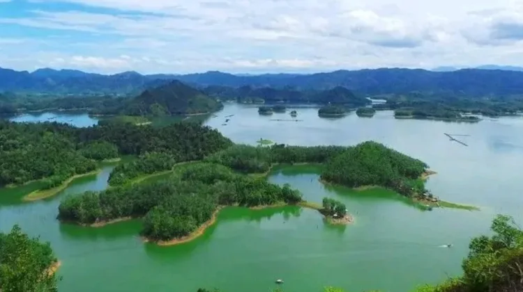 Puncak Kompe Kampar, Pesona Alam Riau yang Dijuluki Raja Ampat
