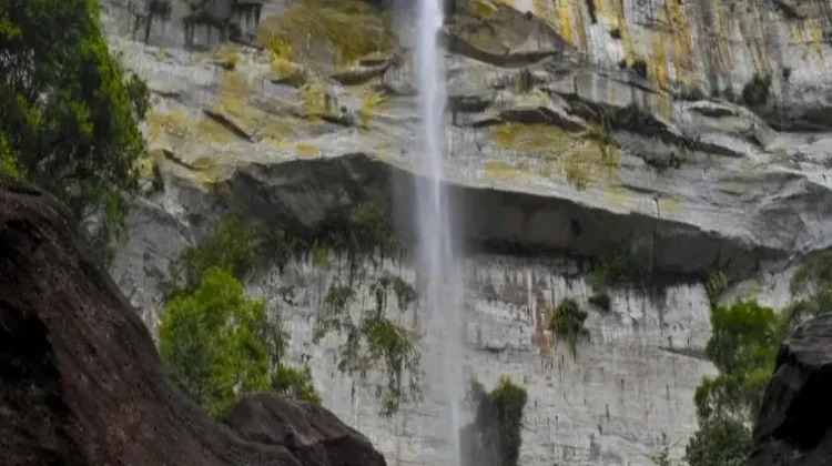 Air Terjun Batang Kapas, Pesona Alam Tersembunyi di Kampar