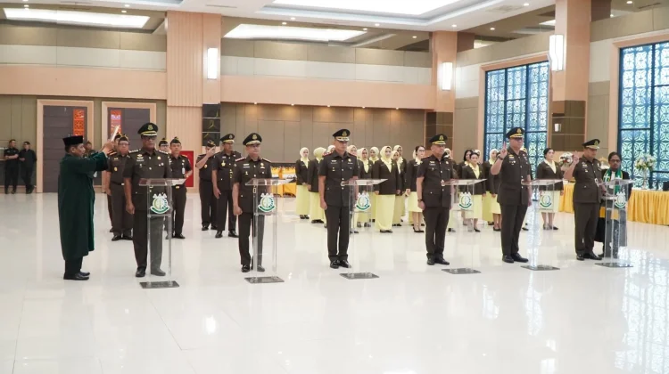 Kajati Riau Lantik Aspidsus dan Lima Kajari