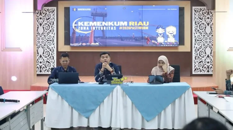 Kakanwil Kemenkum Riau Pimpin Rapat Persiapan Desk Evaluasi WBBM