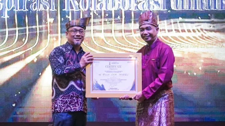 Wako Paisal Terima Penghargaan Tribun Pekanbaru Awards 2026