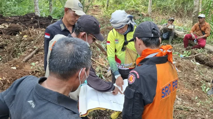 Tinjau Karhutla Gemala Sari, Sekda Sudandri Ikut Bantu Pemadaman