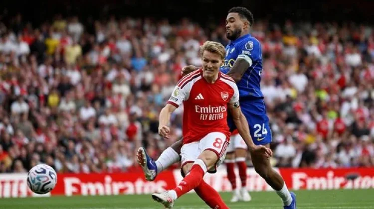 Arsenal Bangkit Tumbangkan Chelsea 2-1, Odegaard Jadi Penentu Derby London