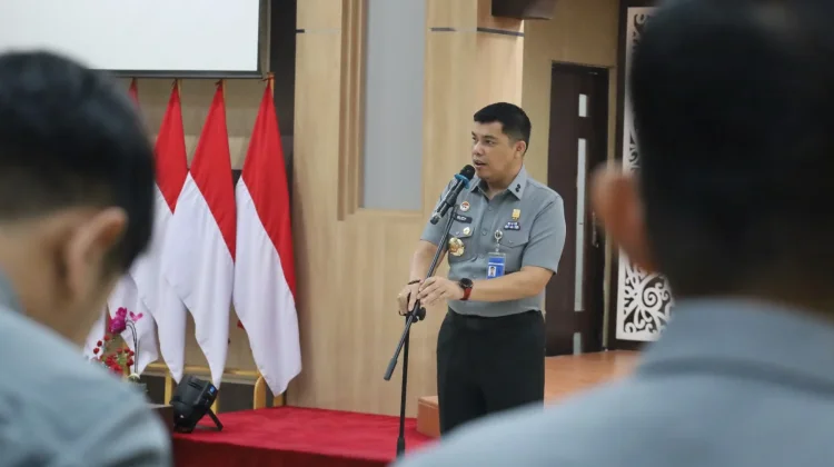 Pimpin Apel Pagi, Kakanwil Beri Penghargaan Pegawai Teladan