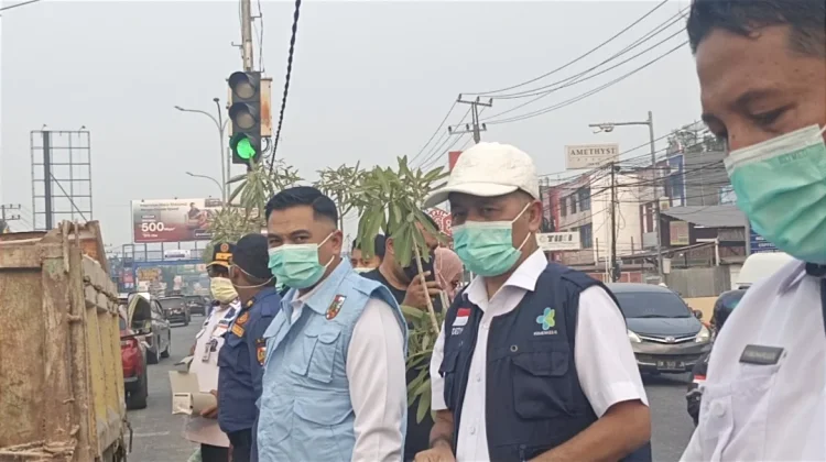 Kasus ISPA Tembus 2.000, Pemko Pekanbaru Gencarkan Pembagian Masker