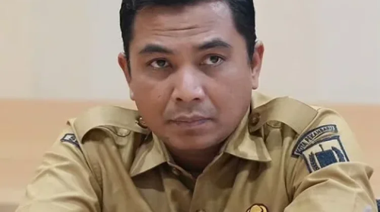 Pemko Pekanbaru Targetkan Kabel Semrawut di Jalan Ronggo Warsito Dipindahkan