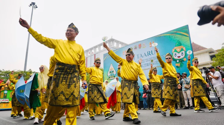 Kafilah Riau Ikuti Pawai Ta’aruf MTQ Nasional XXXI di Semarang