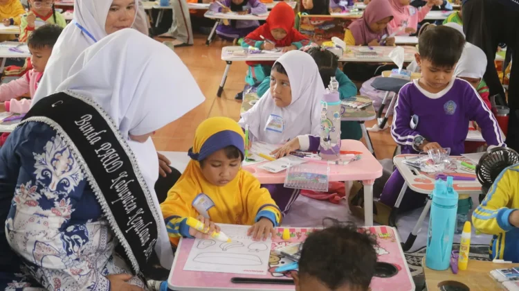 Bunda PAUD Meranti Dorong Kreativitas Anak melalui Art & Craft