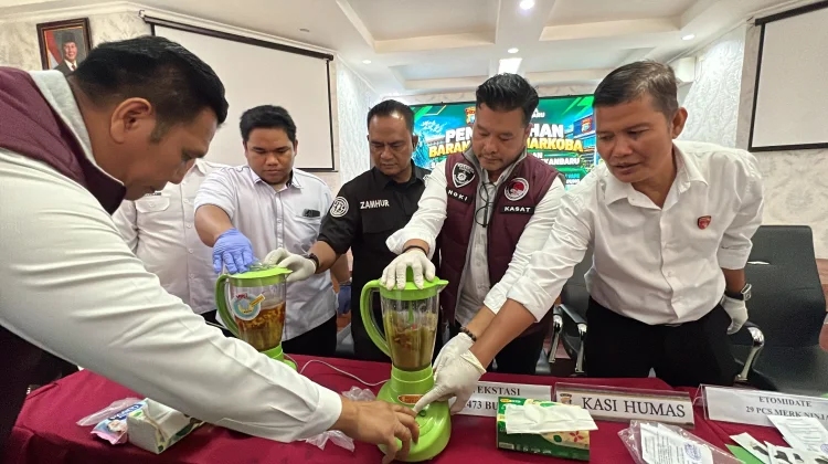 Polresta Pekanbaru Musnahkan Pil Ekstasi hingga Etomidate