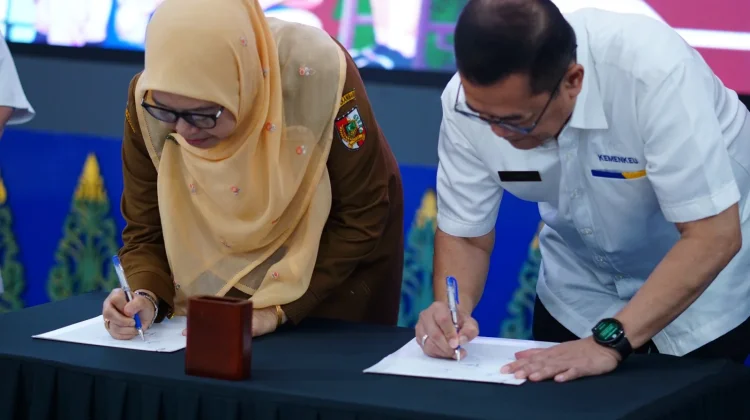 DJP Riau Tandatangani Komitmen Inklusi Pajak dan Bimtek Pendidik SMP